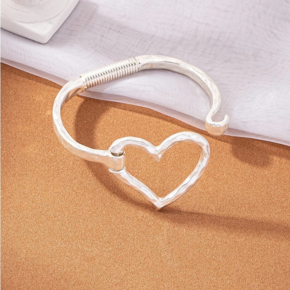 Silver heart bracelet